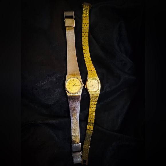 LOT OF 2 - Vintage Seiko Quartz Women's watches - Needs batteries - Picture 1 of 12